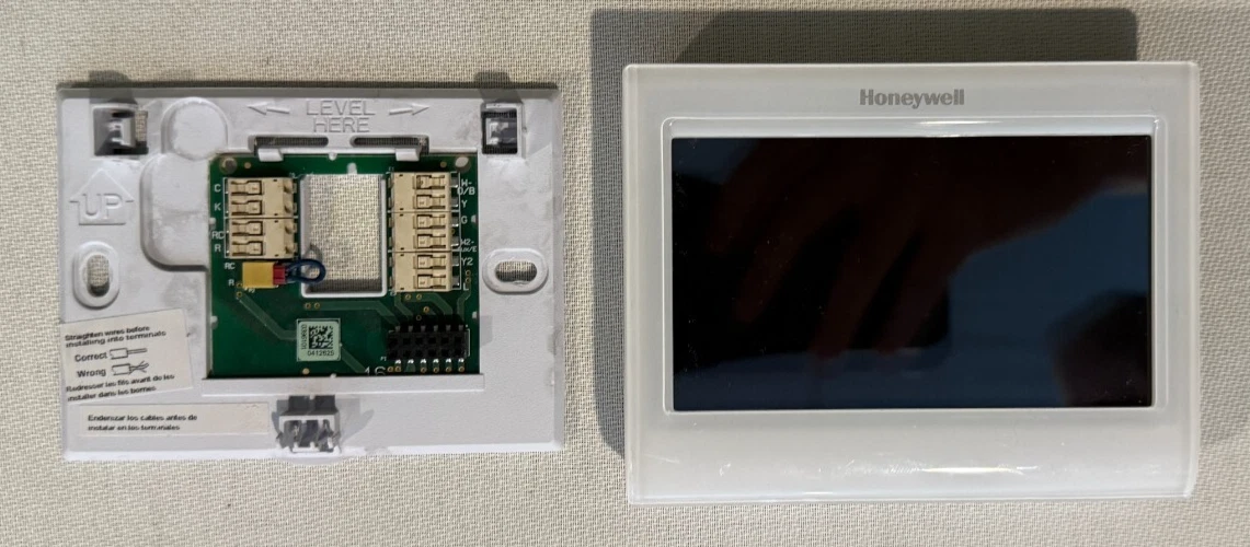 Honeywell TH9320WF5003 Wi-Fi 9000 3H/2C Thermostat 93A5