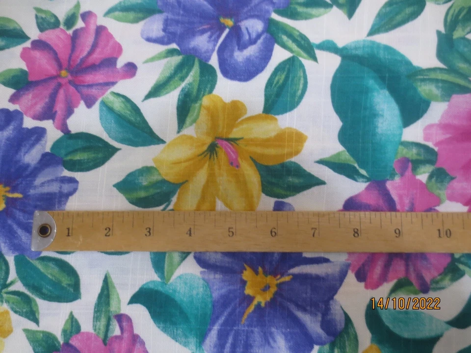 4.5 yds OMEGA TEXTILES Fabric Floral Pattern #5417 Pink Purple Green Yellow - Image 3 of 4
