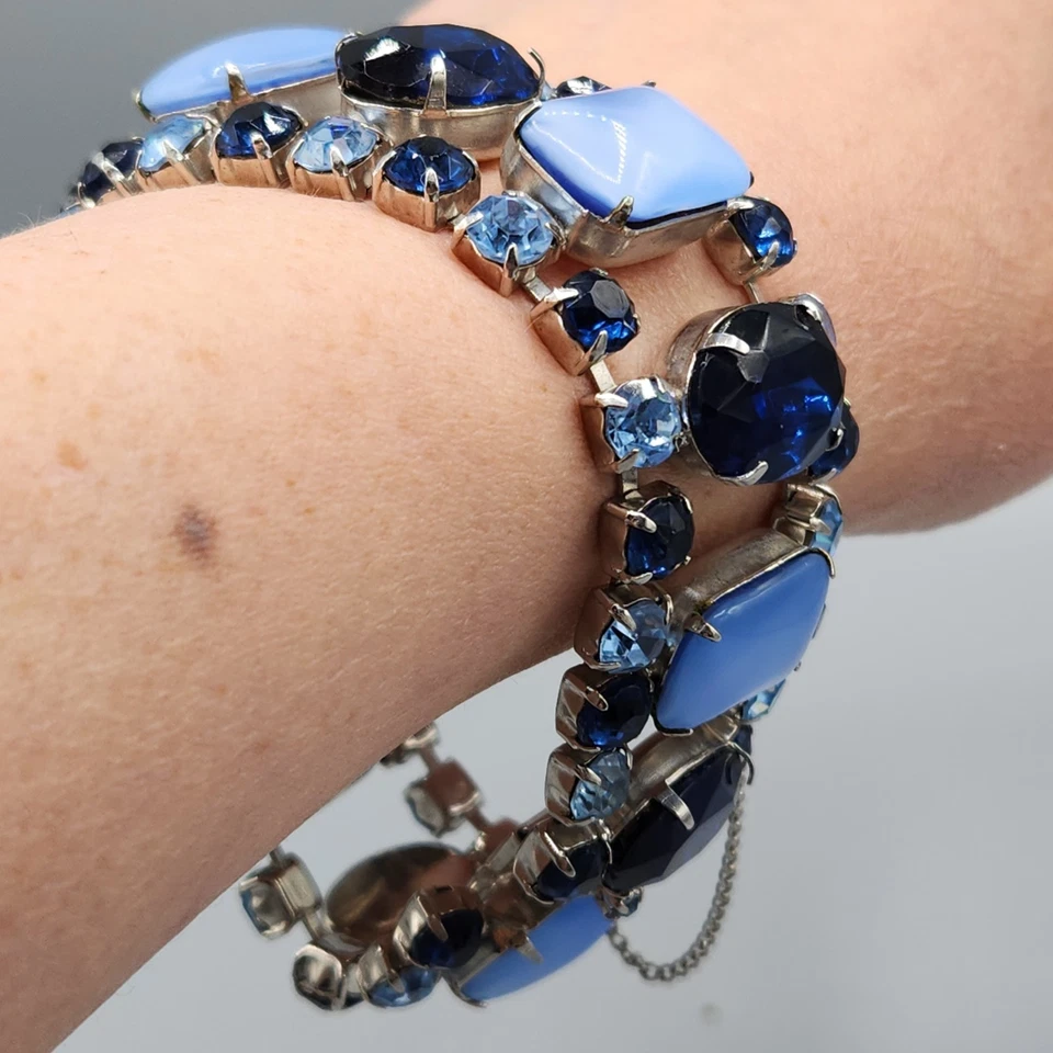 Brazalete Vintage Sin Firmar 2 Tonos Azul Cristal Lunar Estrás Tono Plata 7.5" Foto 4 de 4