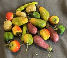 20 Piece Vintage Plastic Hand Painted Miniature Mix Of Vegetables FRITZ & FLOYD 