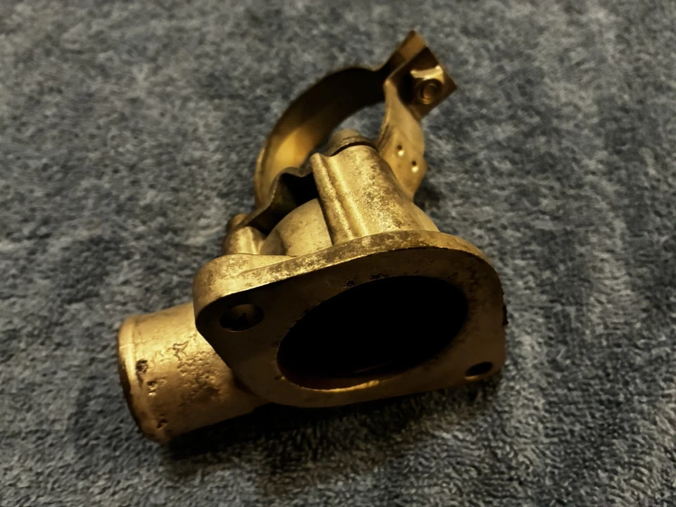 85-93 Classic Saab 900 94 Convertible 16 V Salida de Agua Termostato Carcasa Foto 2 de 3