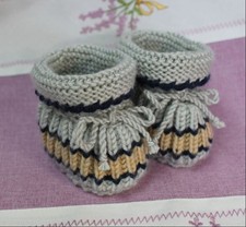 Babyschuhe gestrickt gehäkelt Jungen grau Strickschuhe Geschenk Taufe Söckchen