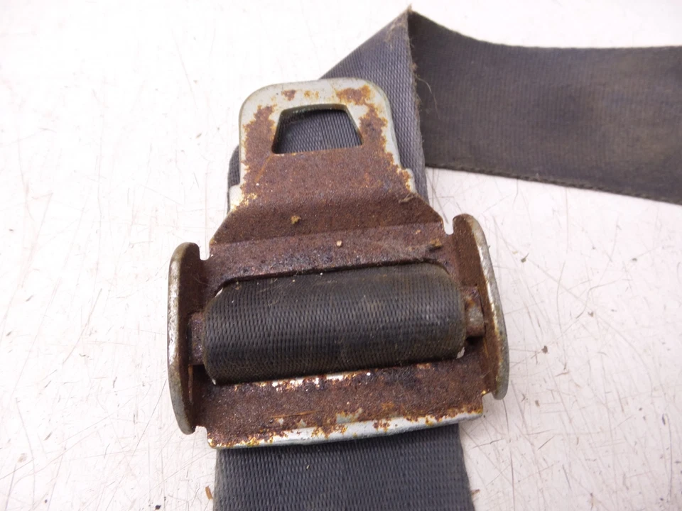 74-81 Camaro Firebird Juego de cinturones de seguridad receptores retractores negros GM Foto 3 de 4