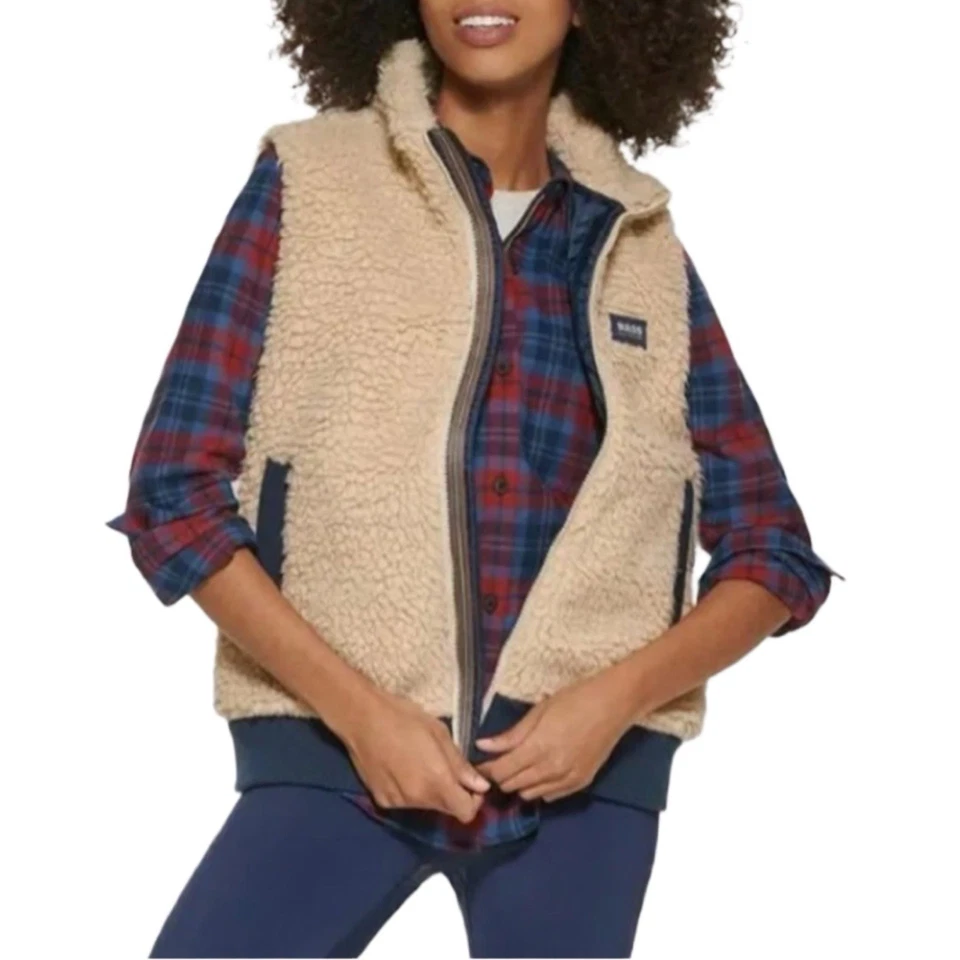 New Bass Outdoor Women's Vest Faux Sherpa Oatmeal Inside Drop In Pockets Large - Image 2 of 4