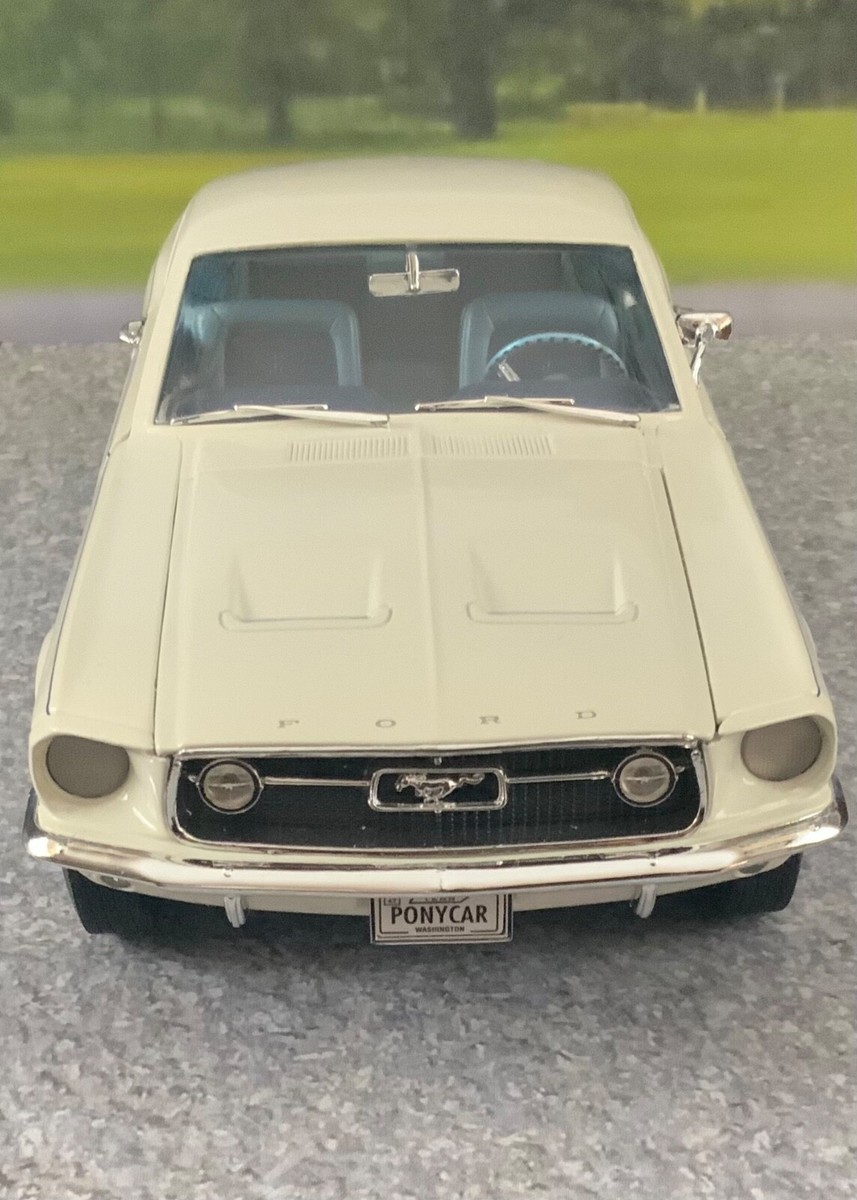 ERTL American Muscle Diecast 1:18 Scale 1967 Ford Mustang GT