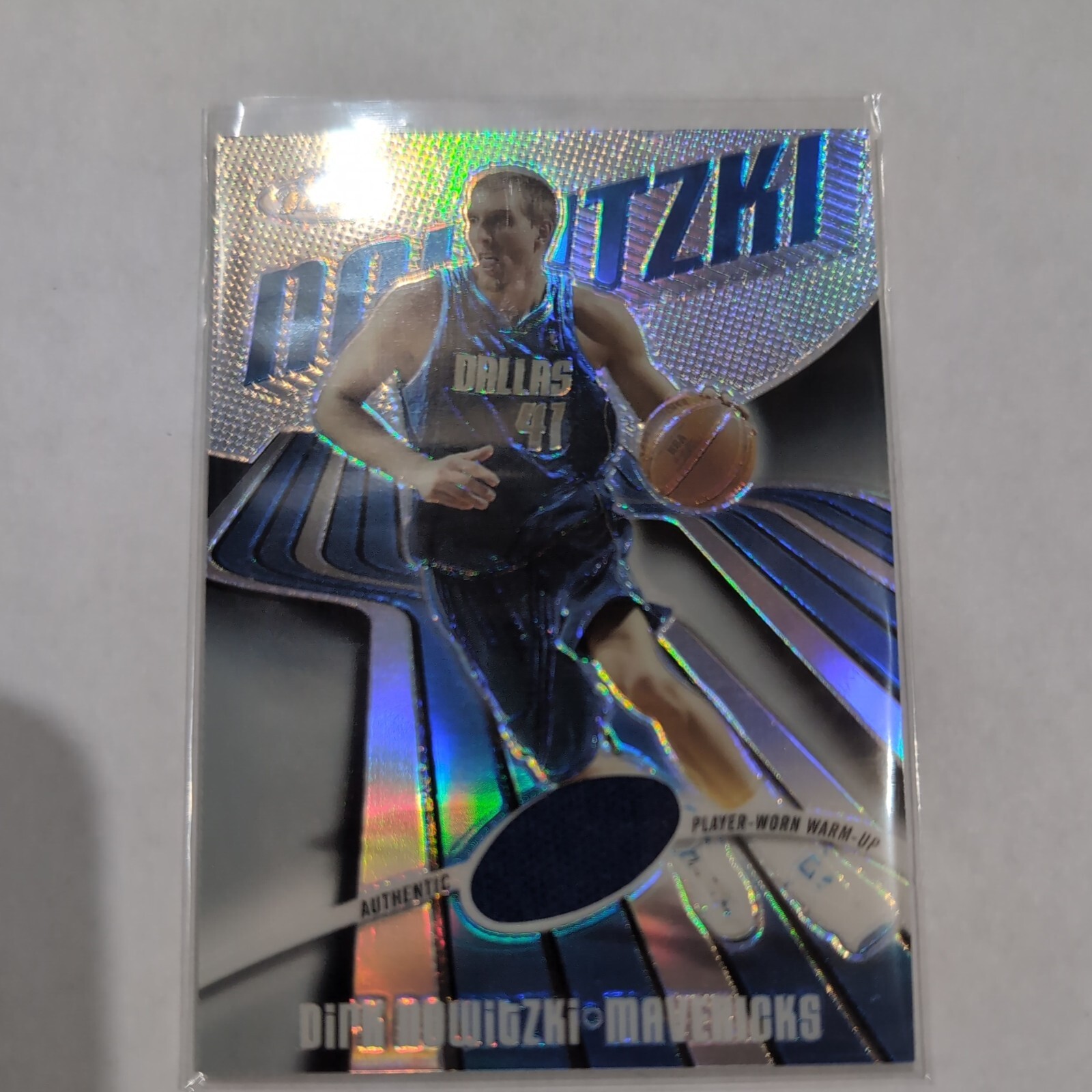 2003-04 Topps Finest Dirk Nowitzki Player-Worn Warm-Up Refractor #120 /250 NBA