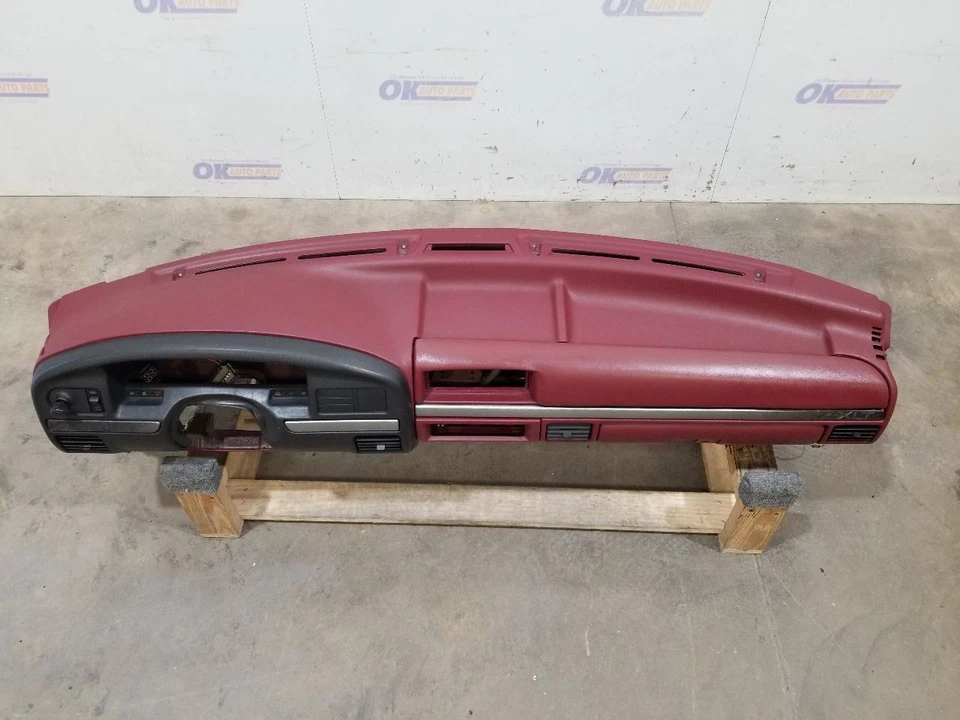 95 1995 FORD F150 XLT DASH PANEL MAROON WITH BEZEL AND GLOVE BOX Foto 3 de 4