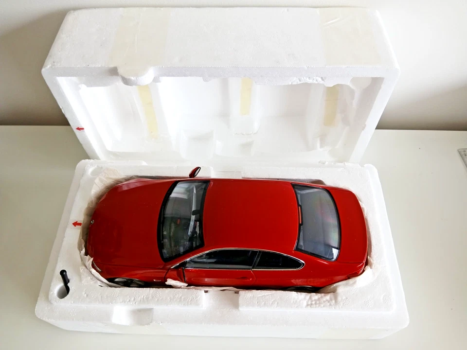 1:18 Kyosho BMW E92 3 Series Coupe Red Dealer Edition - Image 4 of 4