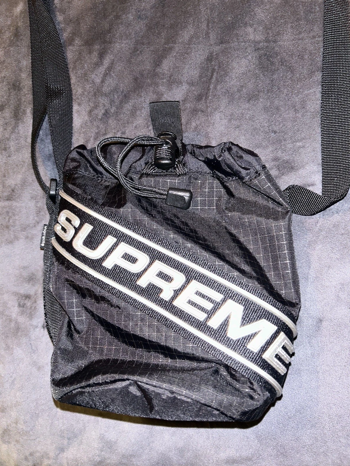 Petit sac RCA Supreme noir 3D FW23 noir X PAC LIVRAISON GRATUITE