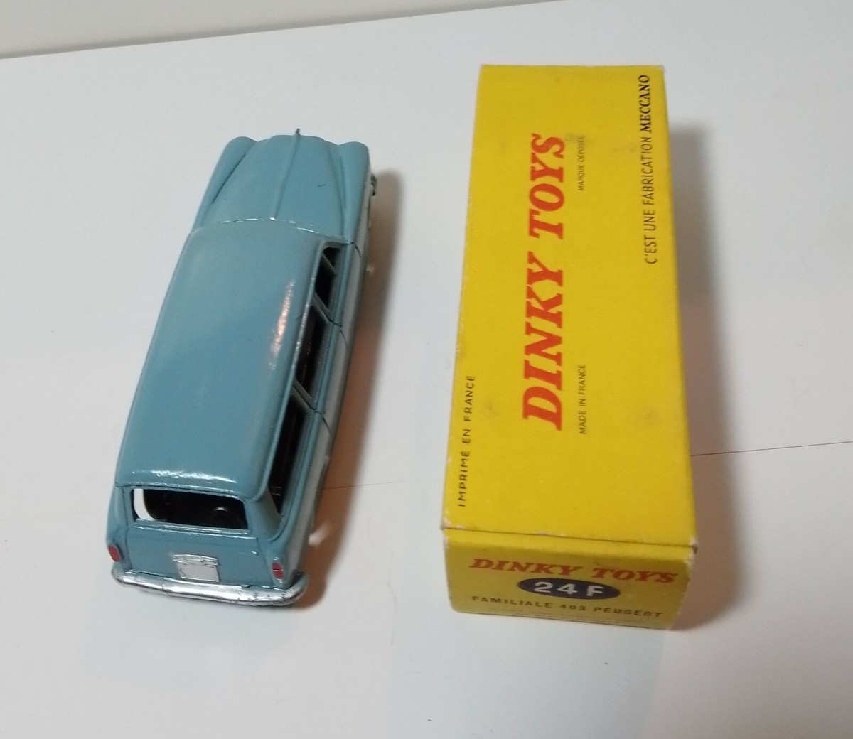 Voiture Dinky Toys Peugeot 403 Familiale 24F avec Boite d'Origine | UK