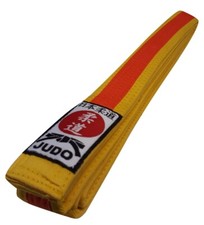 Judog&uuml;rtel gelb-orange Mittelstreifen mit Judo-Label