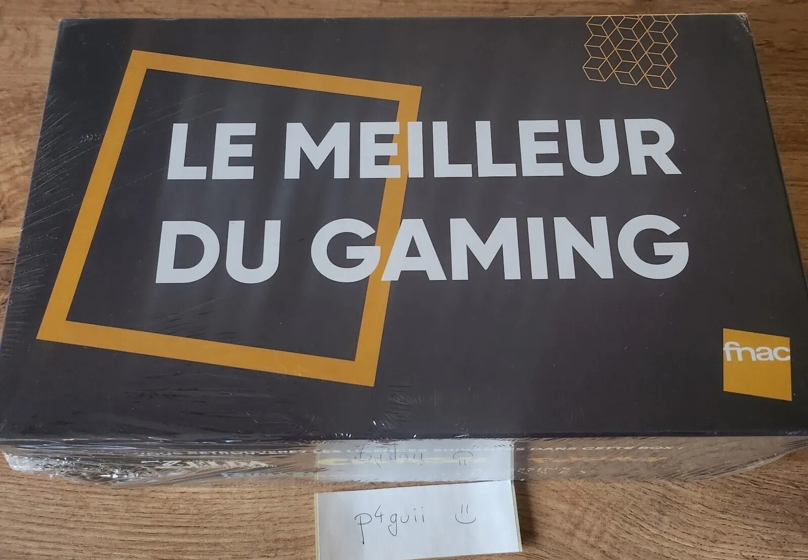 Pack goodies FNAC avec figurines Zelda et cartes Pokémon à collectionner pour passionnés de gaming
