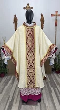 WHITE GOLD GOTHIC DAMASK COLLARED VESTMENT CHASUBLE & STOLE