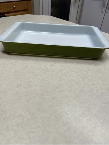 Vtg MCM PYREX 933 Avocado Green Verde Lasagna Pan Baking Dish 13.5 x 8.75 x 1.75