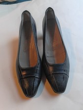 Vintage Salvatore Ferragamo Dark Blue Leather Slip On Heels. Size 6 1/2 B.