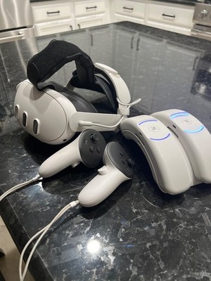 META QUEST 3 S3a 128GB Virtual Reality VR Headset White with Controllers