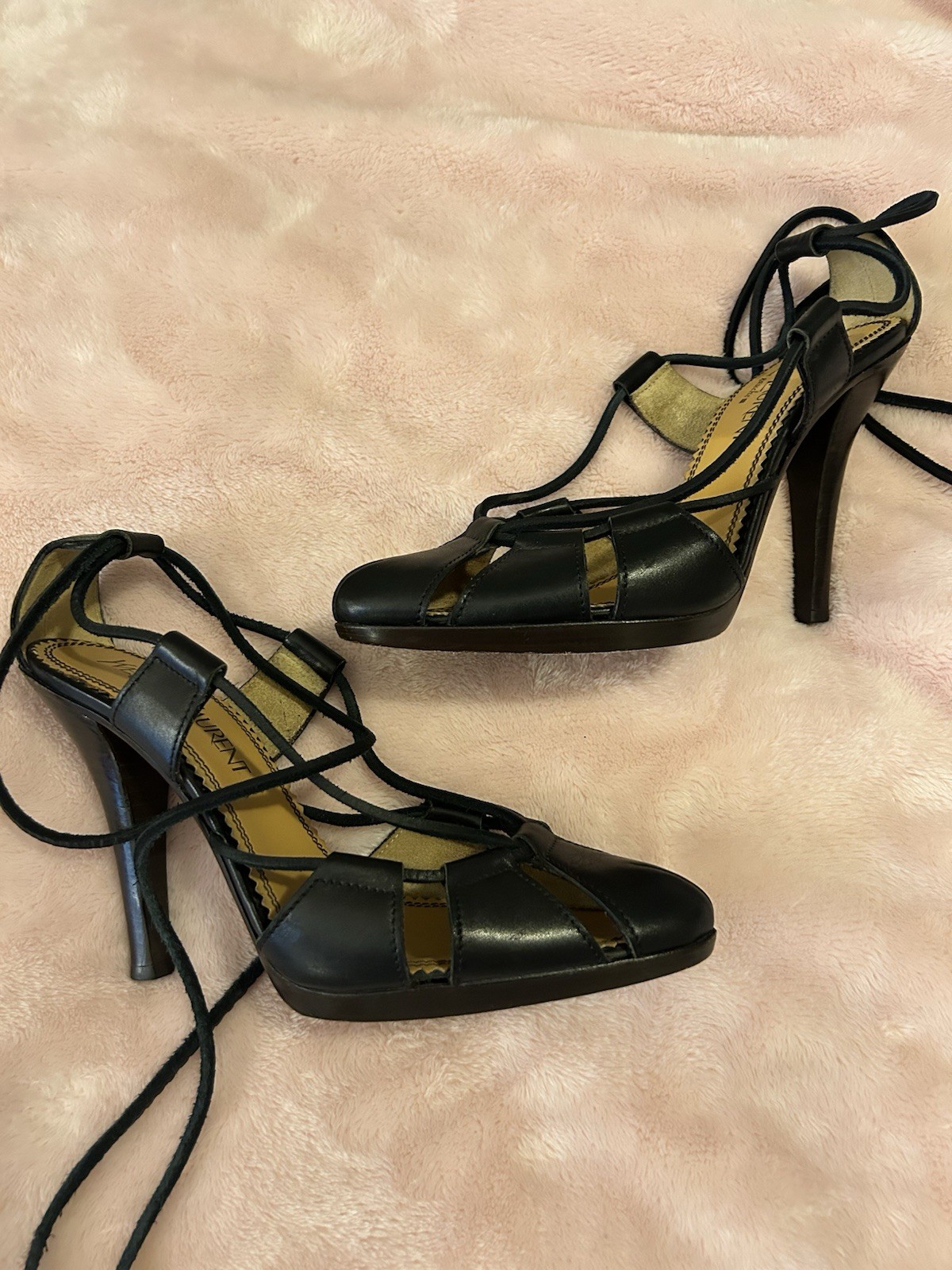 Yves Saint Laurent 38 1 2 tacco in pelle nero