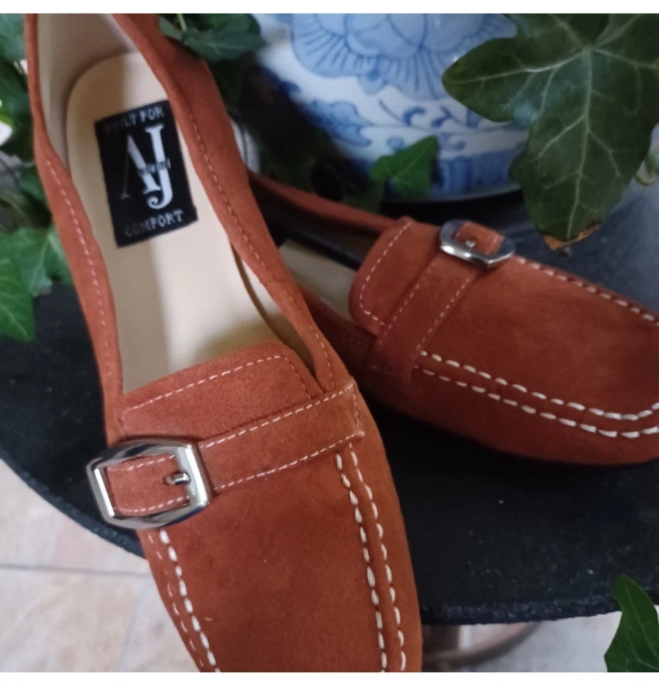 Sapatilhas femininas de camurça marrom A J Valenci, tamanho 7 - Imagem 3 de 4