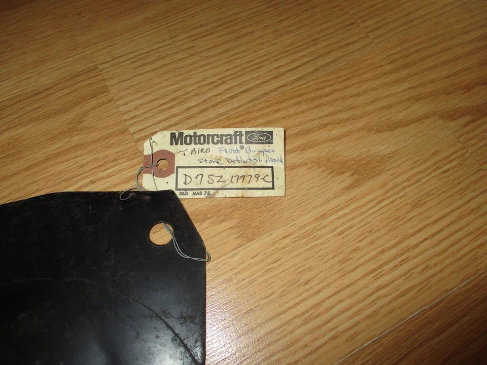 Nuevo de Lote Antiguo Ford Thunderbird 1977 78 79 parachoques delantero deflector de piedra panel central OEM Foto 4 de 4