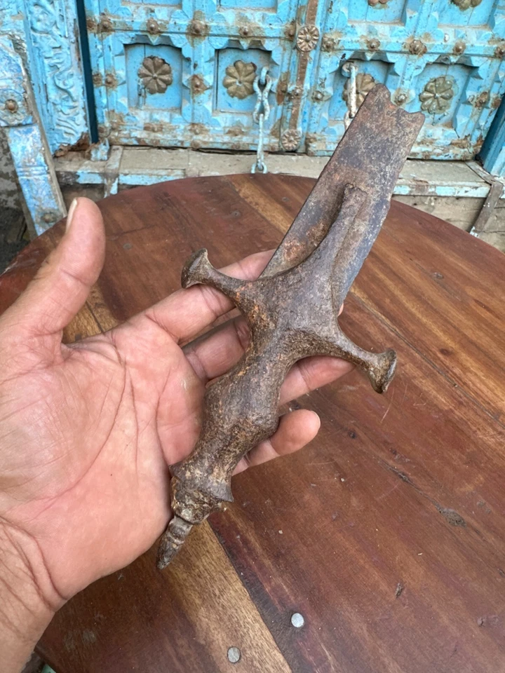 1800's  Ancient Old Iron Hand Forged Beautiful Sword Broken Blade Handle - Image 4 of 4