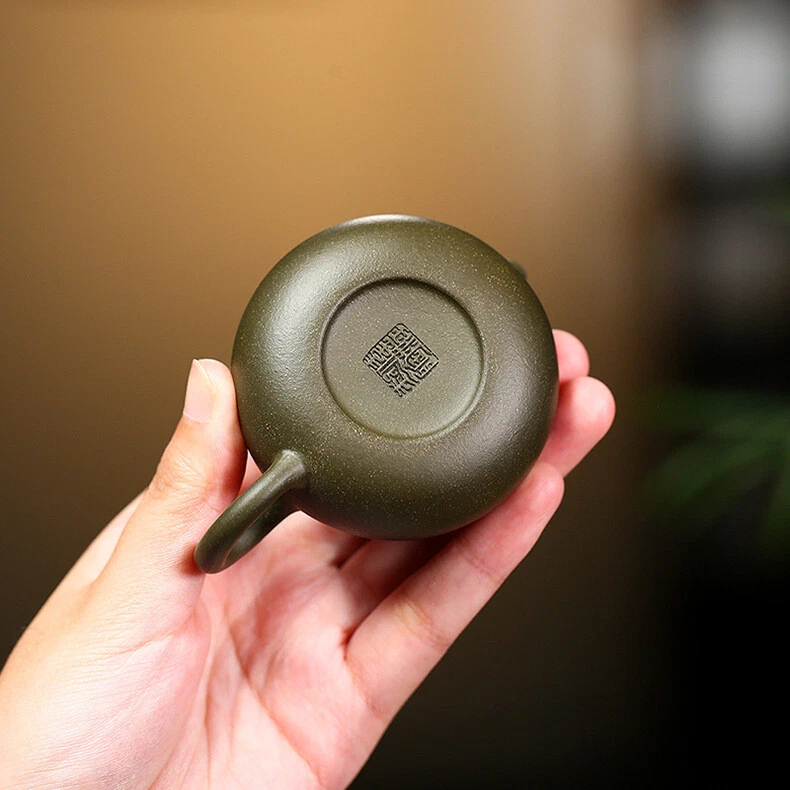 Olla pequeña de 70 ml marcada con 7 orificios infusores olla maestra hecha a mano Yixing Zisha arcilla verde Foto 4 de 4