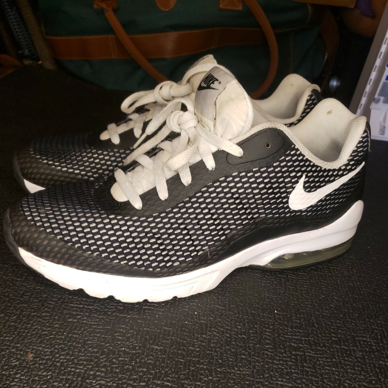 Size 12 - Nike Air Max Invigor SE Black 