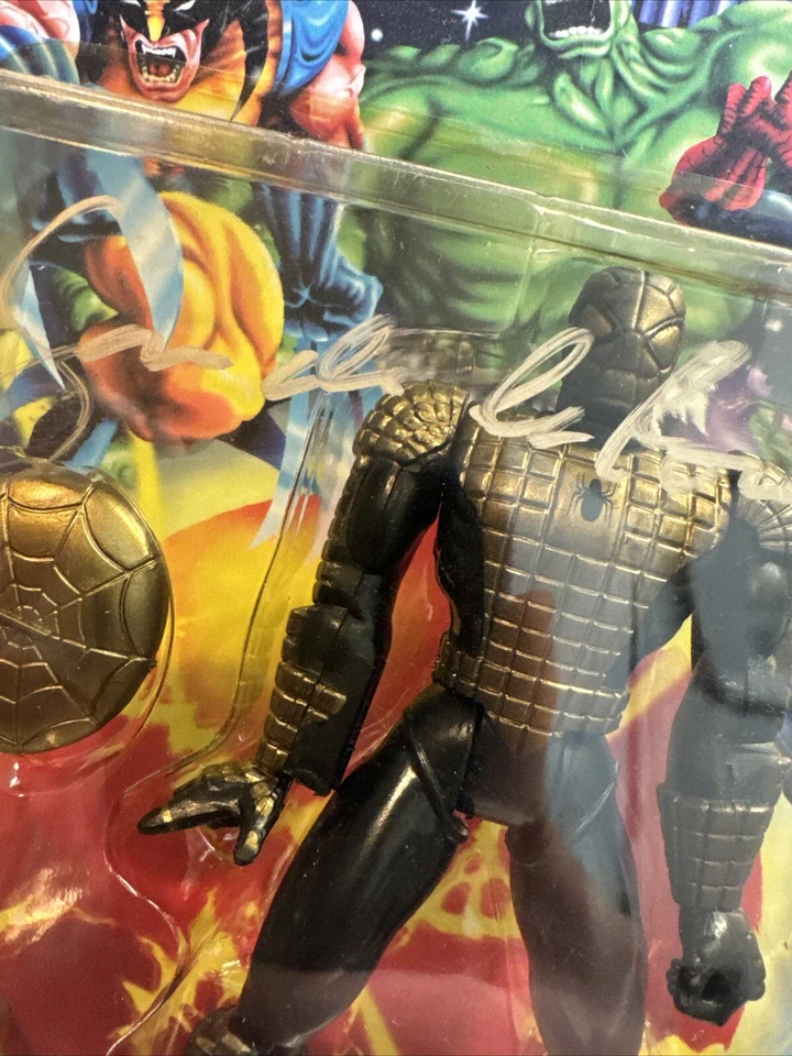 Universo Marvel: Spider-Man con escudo web de lanzamiento de Toy Biz 1996 - Firmado Foto 4 de 4