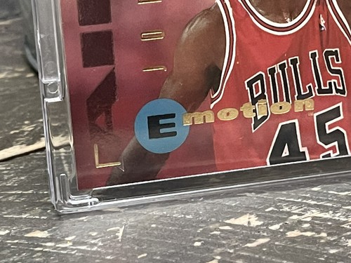 Michael Jordan Card - SKYBOX INSERT - SP AUTHENTIC RARE WEARING BULLS JERSEY #45 - 第 4/11 張圖片