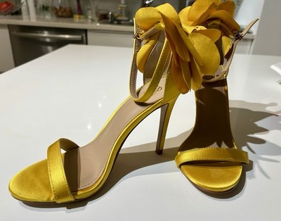 New York & Company Yellow Heels with Floral Detail.Size 7M.