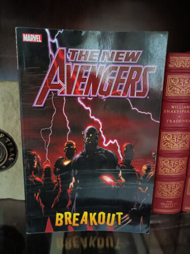The New Avengers Vol. 1: Breakout_Brian Bendis_TPB_Marvel_2006_Ex-library_Good