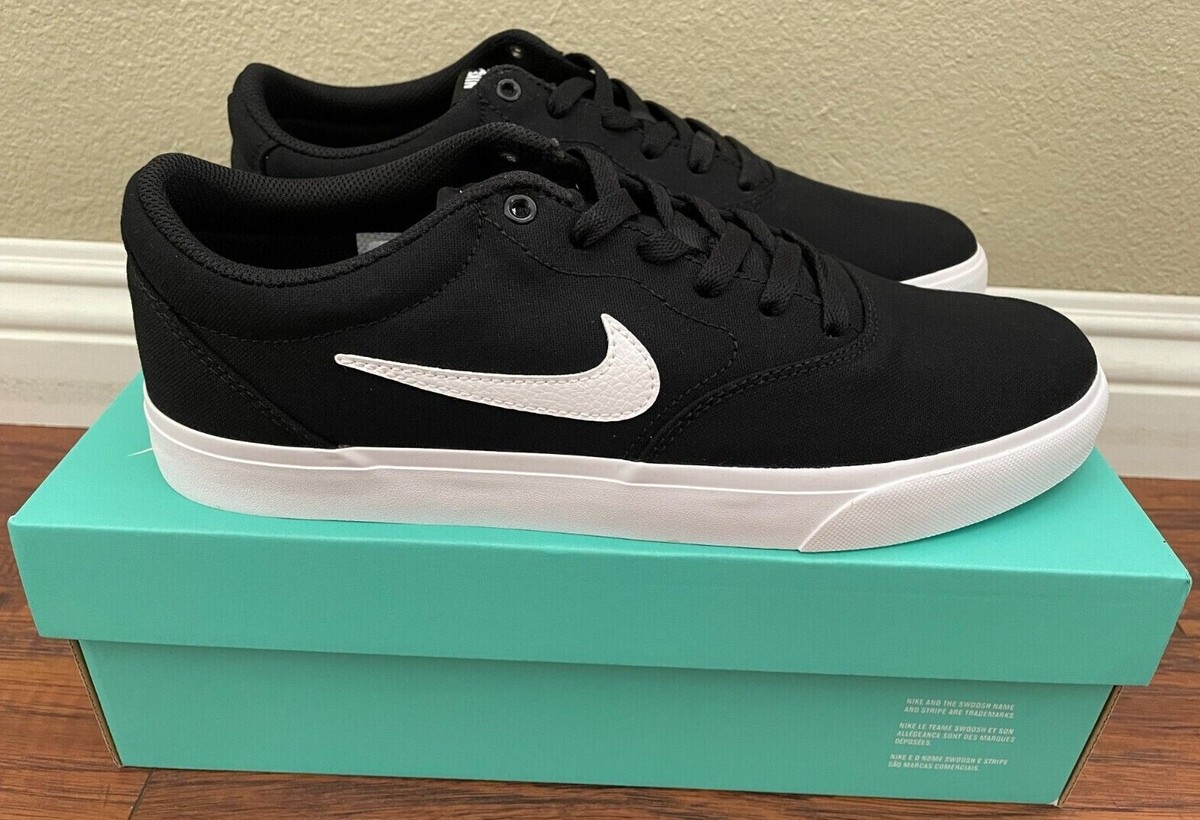 nike sb charge canvas trainers in white