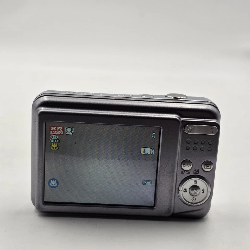 Fujifilm FinePix AX550 16MP Digital Camera - Stuck power button, photo 3 of 5