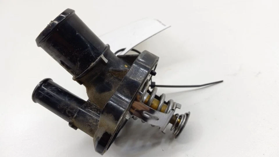 Soporte de montaje de carcasa termostato Mazda 3 2010 2011 2012 2013 Foto 2 de 2