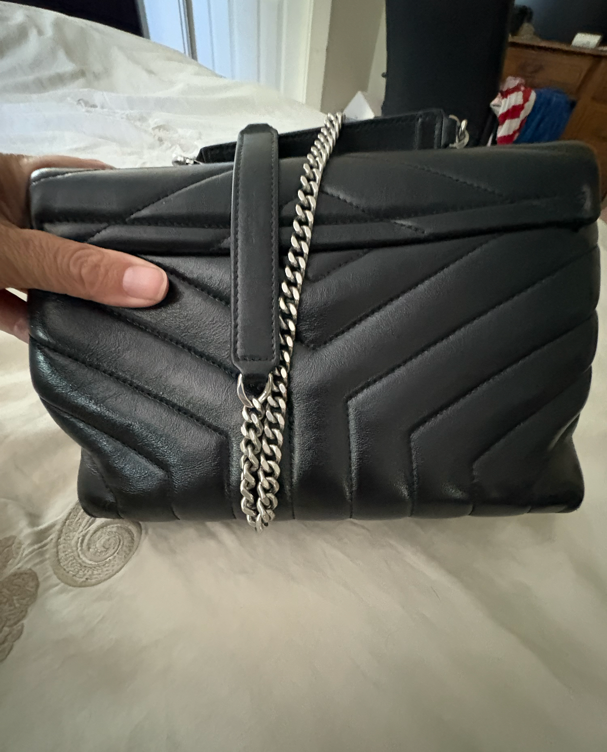 Borsa a tracolla Saint Laurent Loulou argento ferramenta media pelle nera