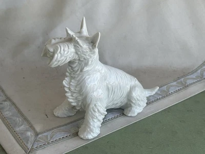 Schöne Meissen Figur als Wachender Hund, Fox Terrier - Bild 1 von 4