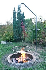 Schwenkgrill Edelstahl Grillgalgen Set 70 Grillrost entnehmbare Stäbe Dreibein 