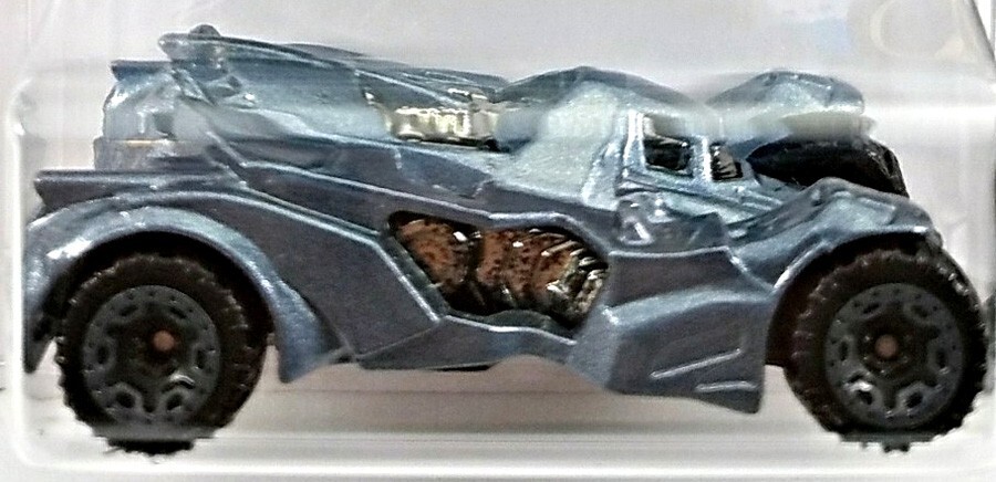 Hot Wheels 2017 Batman Batman: Arkham Knight Batmobile Gray 1:64 DVB71