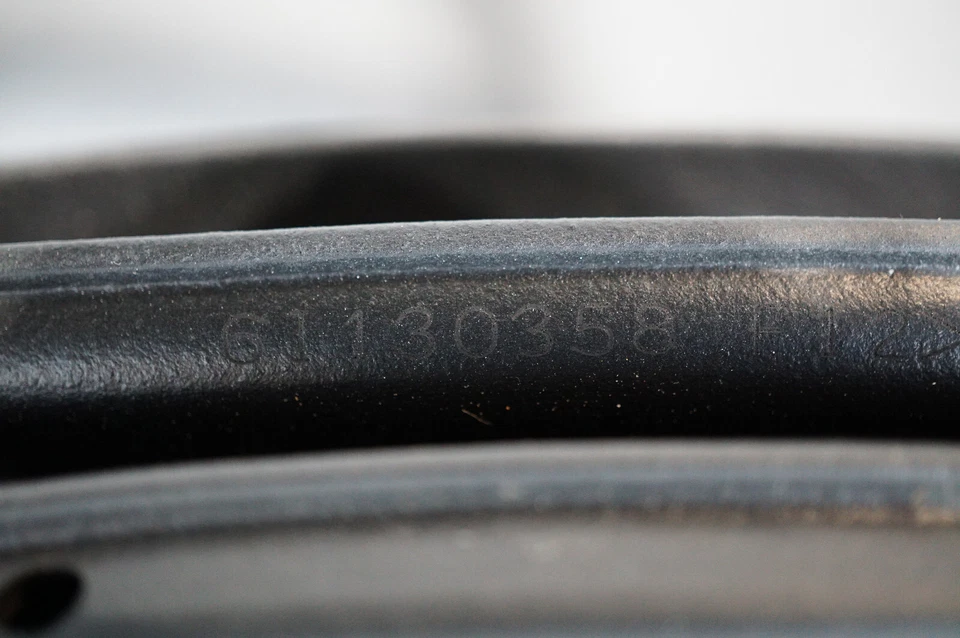 🔅2014-2017 MAZDA 6 TOURING 2.5L OEM. RUBBER FRONT RIGHT/LEFT DOOR 61130358 F12 - Image 4 of 4