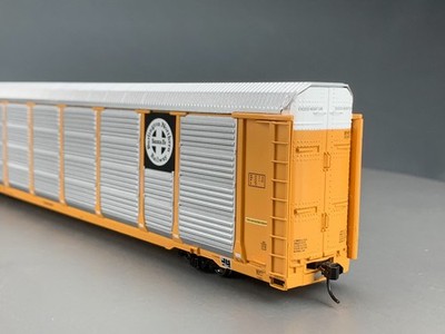 HO WalthersProto 89' Thrall Tri-Level Auto Carrier BNSF #303057