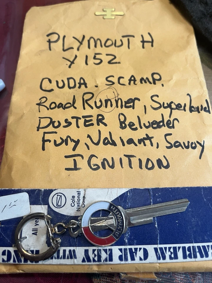 Llave Plymouth Cuda Duster Road Runner Superbird Fury GTX 440 426 Hemi esmalte dorado Foto 2 de 3