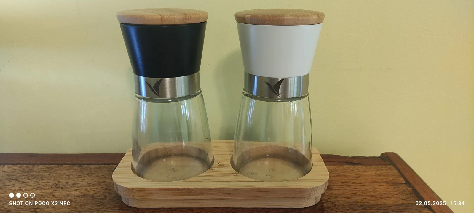 3Pc Salt & Pepper Grinder Set Refillable Glass Shaker with Wooden Tray Home App
