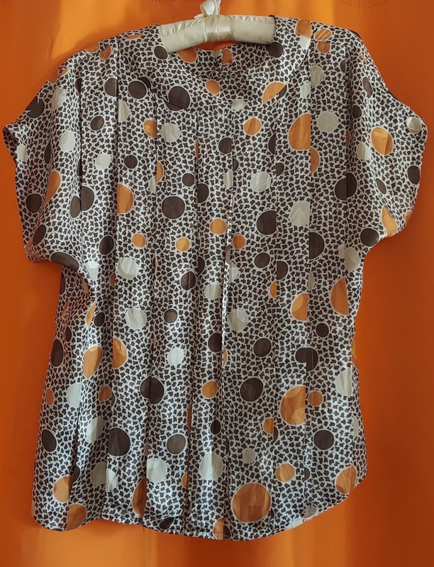 Spotted Pleated Shortsleeve Womens Shirt Size Medium