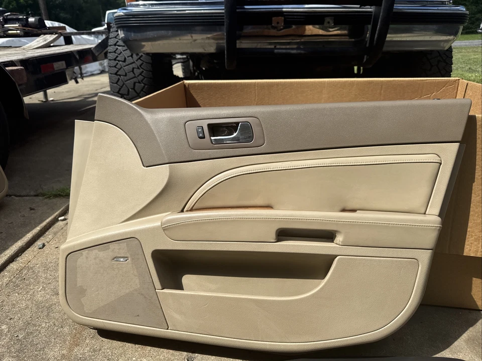 Panel de puerta lateral derecha Cadillac STS 2008-2011 beige cuero pasajero delantero OEM Foto 2 de 4