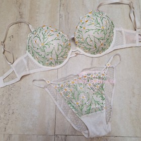 Victoria's Secret Dream Angels Push Up bra set embroidery daisy white floral