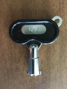 OEM PACHISLO SLOT MACHINE DOOR KEY # 018 for Sammy, Rodeo, Aristocat Machines