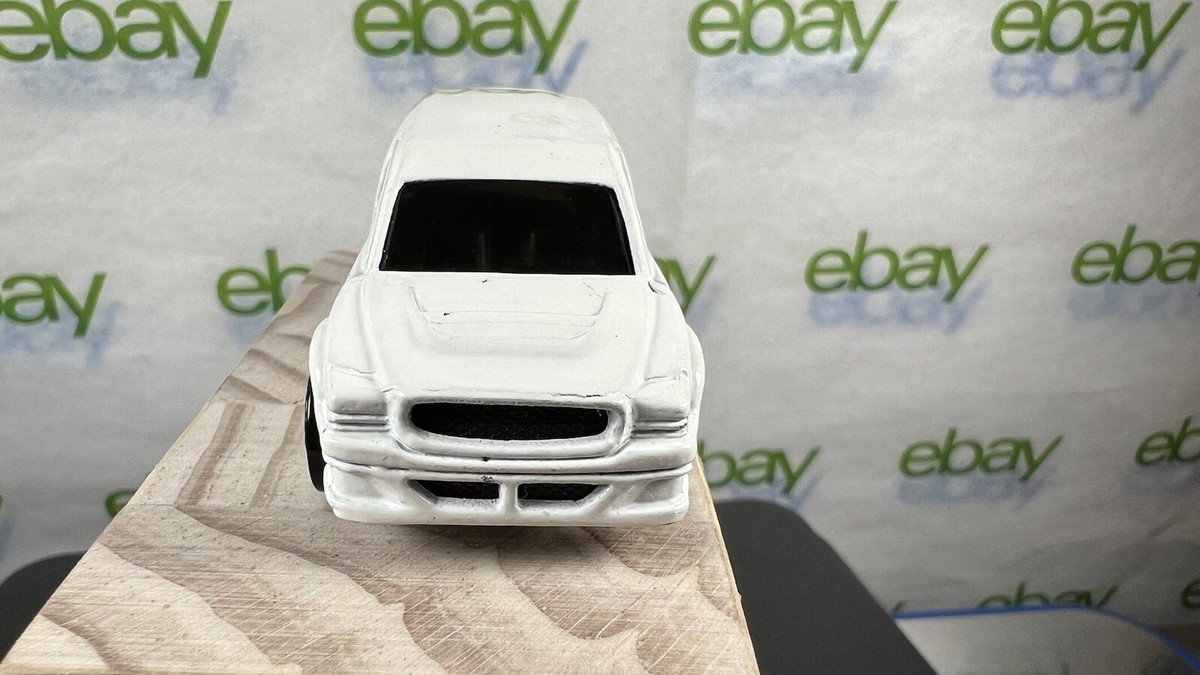 Hotwheels Fandango Roadkill Removal White Van 1/64 2001 Rare Loose