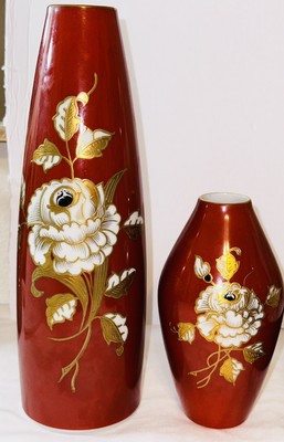 PAIR OF 1963 WALLENDORF-SCHAUBACH KUNST GOLD RELIEF PORCELAIN FLORAL VASE