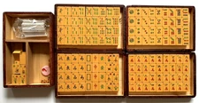 Vintage Bakelite Mahjong Two Toned Green Wafer Bakelite 156 Tiles Wood Box