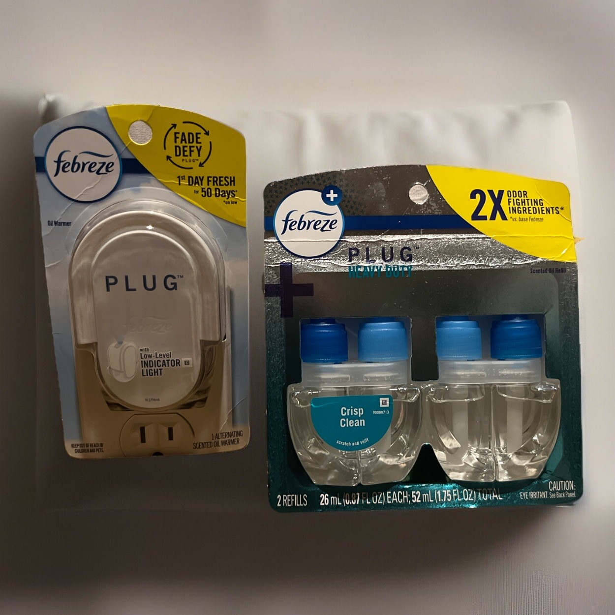 LOT 🔌 2 PACK Febreze PLUG Scented Oil Refill & PLUG Air Freshener Oil Warmer ✨