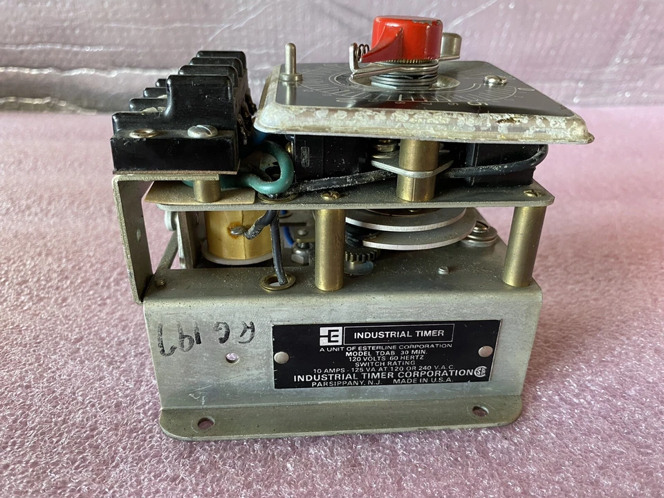 INDUSTRIAL TIMER MODEL TDBA 30 MIN 120 VOLTS 60 HERTZ SWITCH RATING - Image 4 of 4
